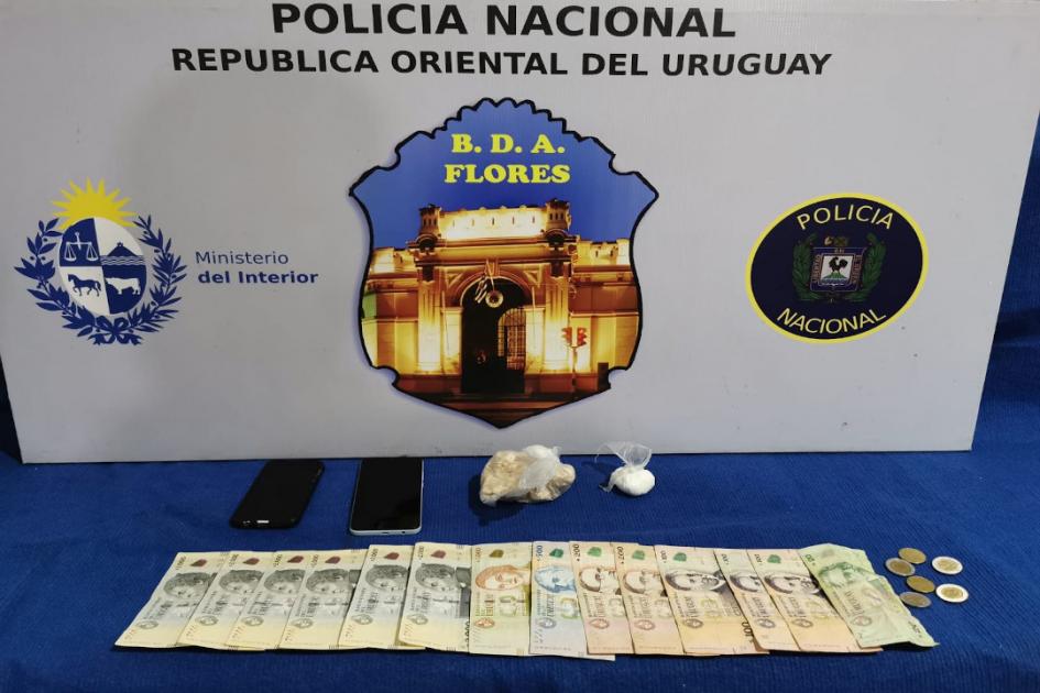 Droga, dinero y teléfonos incautados Droga, dinero y teléfonos incautados