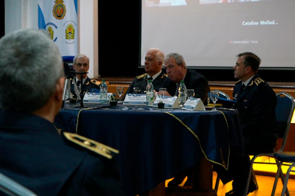 Ministro del Interior y autoridades policiales Ministro del Interior y autoridades policiales