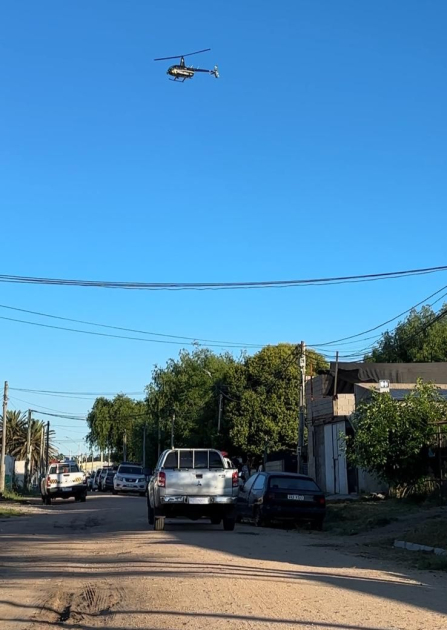 Sobrevuelo de helicóptero policial Sobrevuelo de helicóptero policial