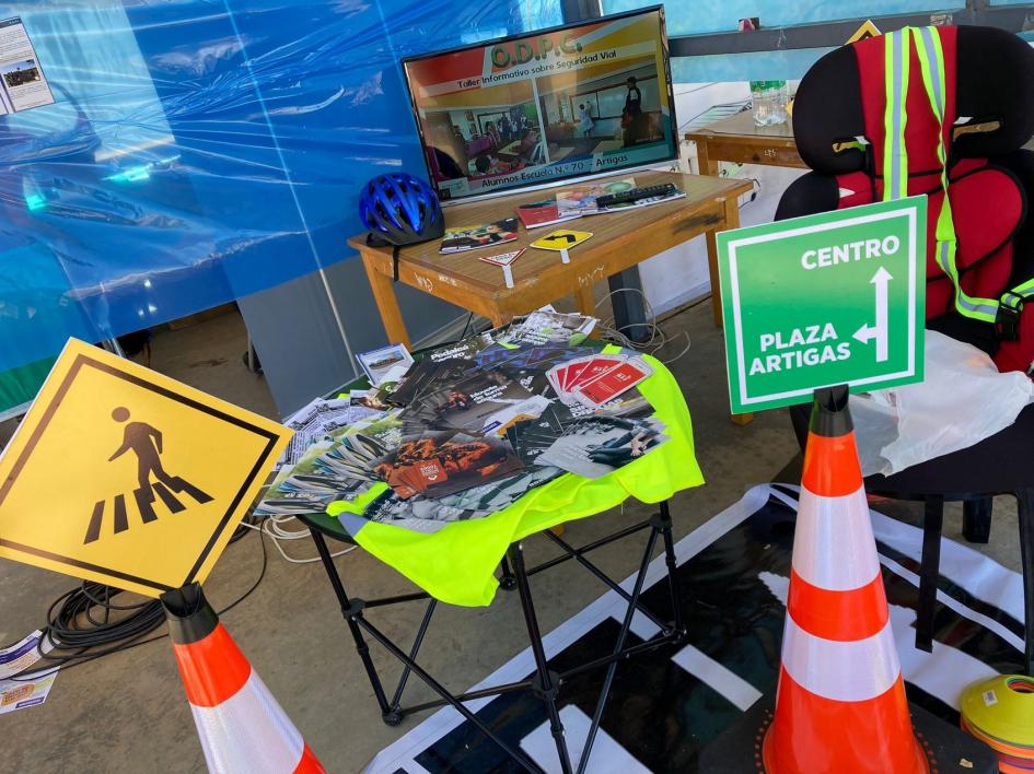 Stand Oficina Departamental de Policía Comunitaria - Temática Talleres Seguridad Vial en Centros Edu Stand Oficina Departamental de Policía Comunitaria - Temática Talleres Seguridad Vial en Centros Edu