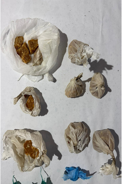 Sustancia estupefaciente acondicionada en envoltorios de nylon