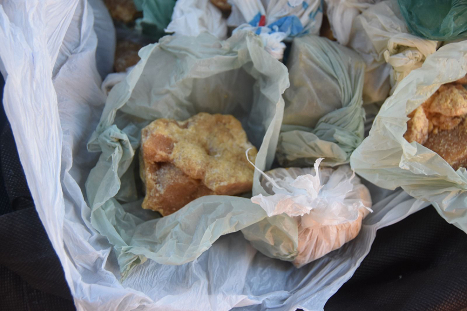 Sustancia estupefaciente en bolsas de nylon.