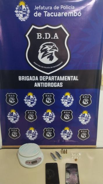 Objetos y estupefacientes incautados en el procedimiento Objetos y estupefacientes incautados en el procedimiento