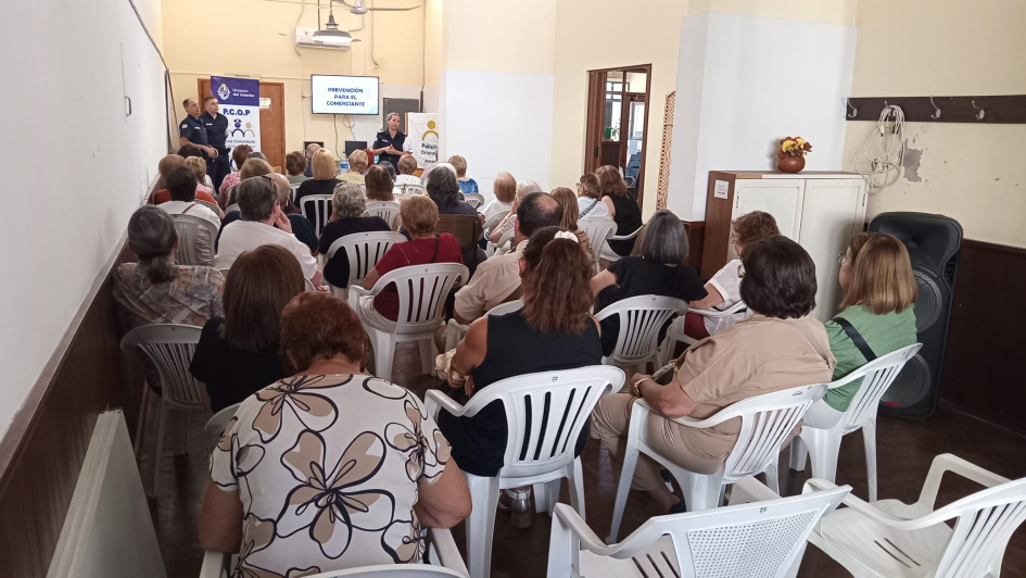Taller PCOP para adultos mayores en AJUPEL