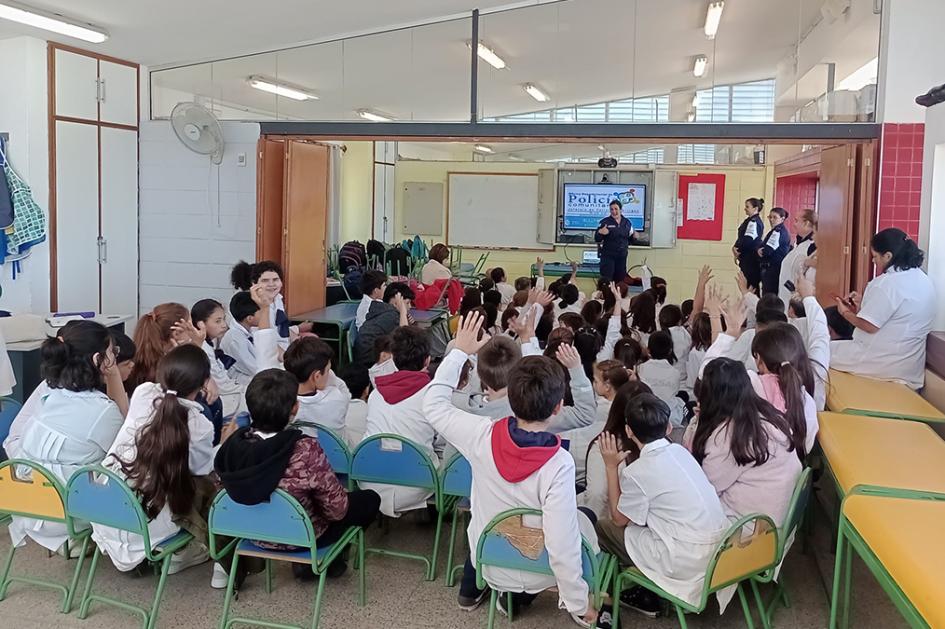 Taller con alumnos de Escuela N°3 de Bella Union Taller con alumnos de Escuela N°3 de Bella Union
