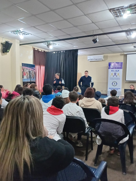 Taller de Policía comunitaria orientada a problemas para escolares de Solís de Mataojo Taller de Policía comunitaria orientada a problemas para escolares de Solís de Mataojo