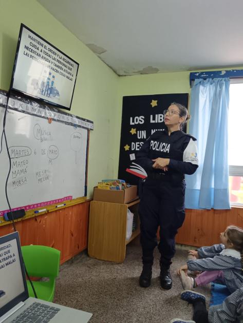 Taller del programa Un policía, un amigo para alumnos de jardín de infantes Taller del programa Un policía, un amigo para alumnos de jardín de infantes