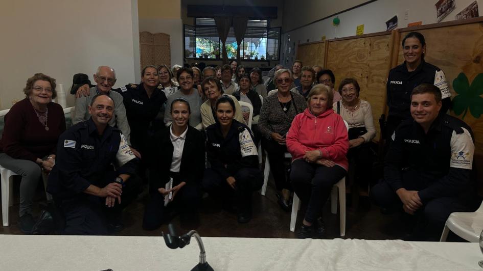 Taller en Asociacion de jubilados y pensionistas de Lavalleja asistentes Taller en Asociacion de jubilados y pensionistas de Lavalleja asistentes