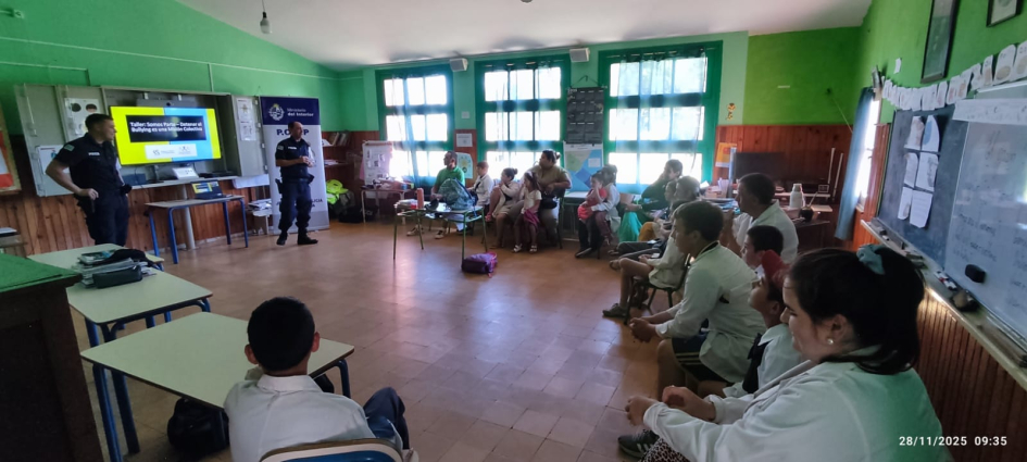 Taller en escuela de Marmarajá n° 36 Indalecio Bengoechea