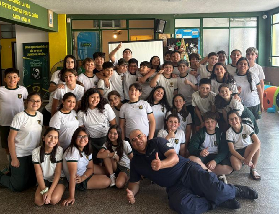 Taller sobre Redes Sociales y Protección de Datos Personales en el Colegio Santa Cruz Taller sobre Redes Sociales y Protección de Datos Personales en el Colegio Santa Cruz