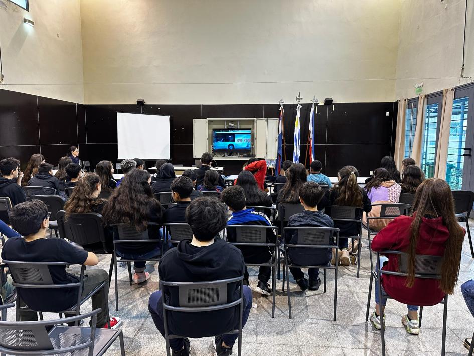 Policía comunitaria y alumnos de UTU Minas Policía comunitaria y alumnos de UTU Minas