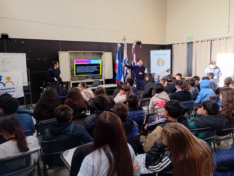 Tallerista comuntario en UTU Minas