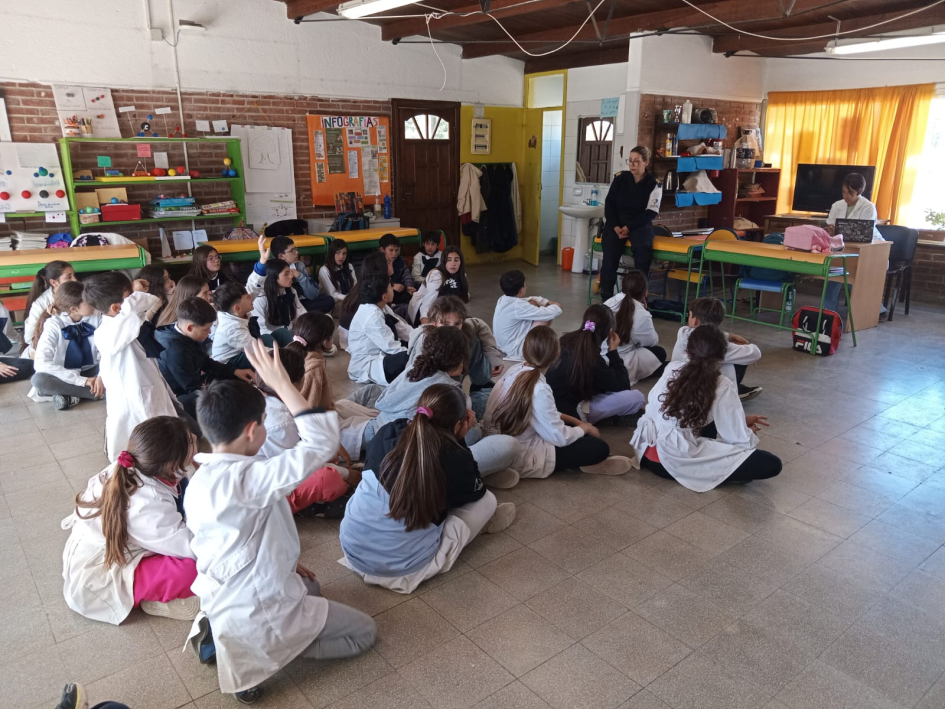 Talleristas en escuelas con escolares