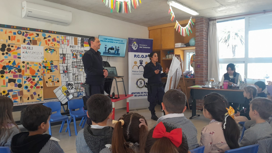 Talleristas en escuelas con infantes