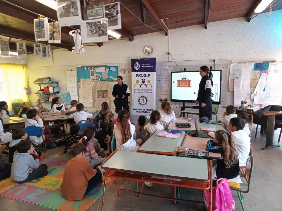 Talleristas en escuelas con infantes