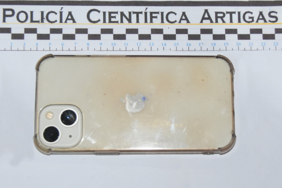 Teléfono celular recuperado por la policía