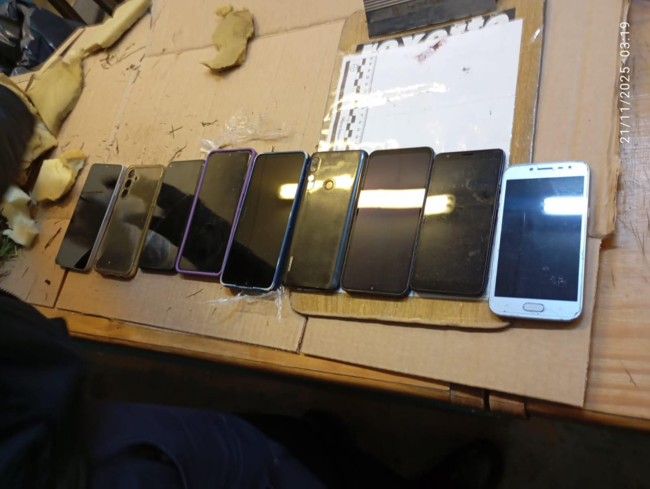 Nueve telefonos incautados a detenido