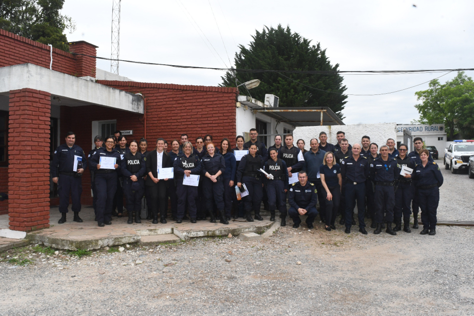 Todos los asistentes certificados con en Crio. Mayor Mter. Gutierrez y Sub Jefe Crio. Mayor Oscar So Todos los asistentes certificados con en Crio. Mayor Mter. Gutierrez y Sub Jefe Crio. Mayor Oscar So