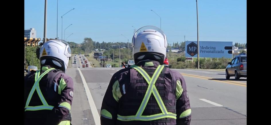 Motociclistas realizando operativo retorno. Motociclistas realizando operativo retorno.