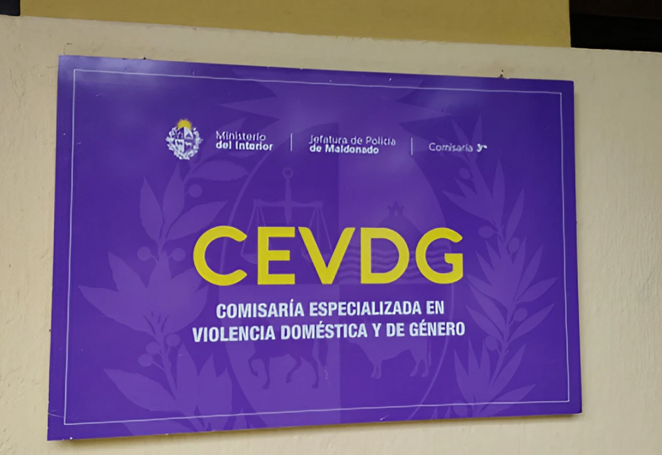 Cartel de la Oficina de Violencia Doméstica y Género en Pan de Azúcar Cartel de la Oficina de Violencia Doméstica y Género en Pan de Azúcar