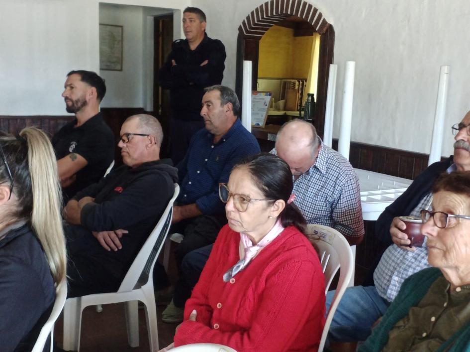Vecinos de Villa del Rosario y Policía Comunitario Vecinos de Villa del Rosario y Policía Comunitario