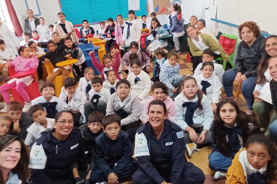 Visitas a Escuelas N° 23 y 35 con alumnos. Visitas a Escuelas N° 23 y 35 con alumnos.