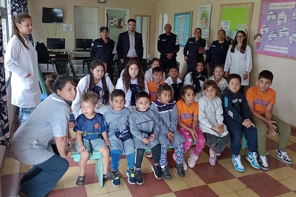 Visitas a Escuelas N° 23 y 35 Visitas a Escuelas N° 23 y 35