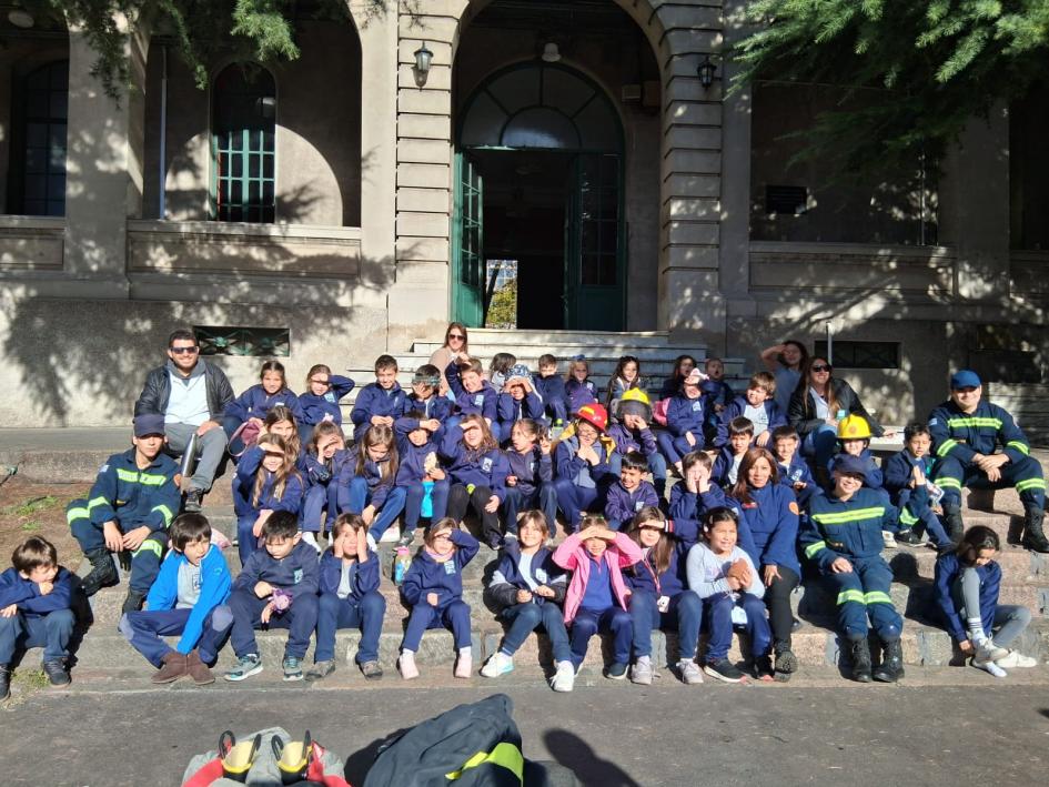 Visitas escuelas y colegios Foto del grupo de niñas y niños