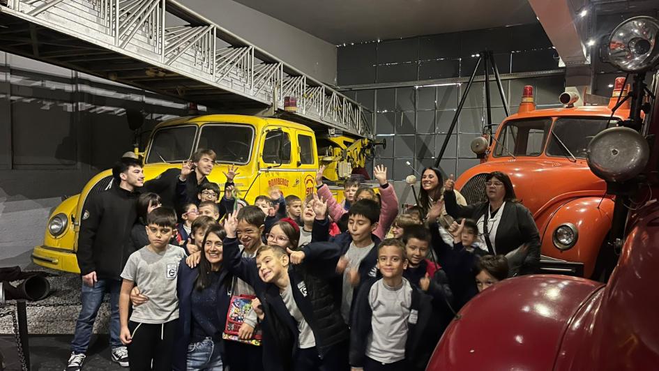 Visitas escuelas y colegios Foto del grupo de niñas y niños