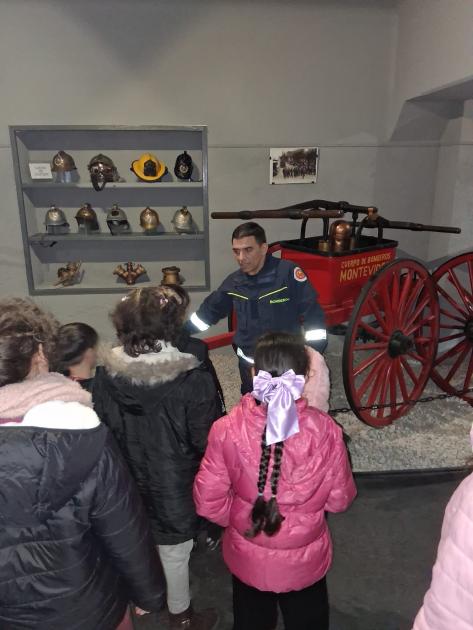 Visitas escuelas y colegios Visitando el museo de la DNB
