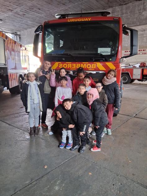 Visitas escuelas y colegios Foto del grupo de niñas y niños