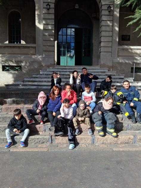 Visitas escuelas y colegios Foto del grupo de niñas y niños