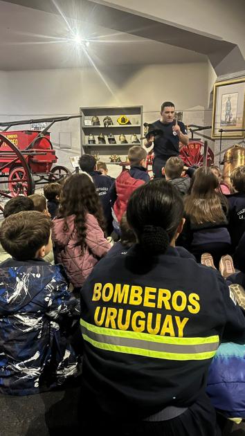 Visitas escuelas y colegios Visitando el museo de la DNB