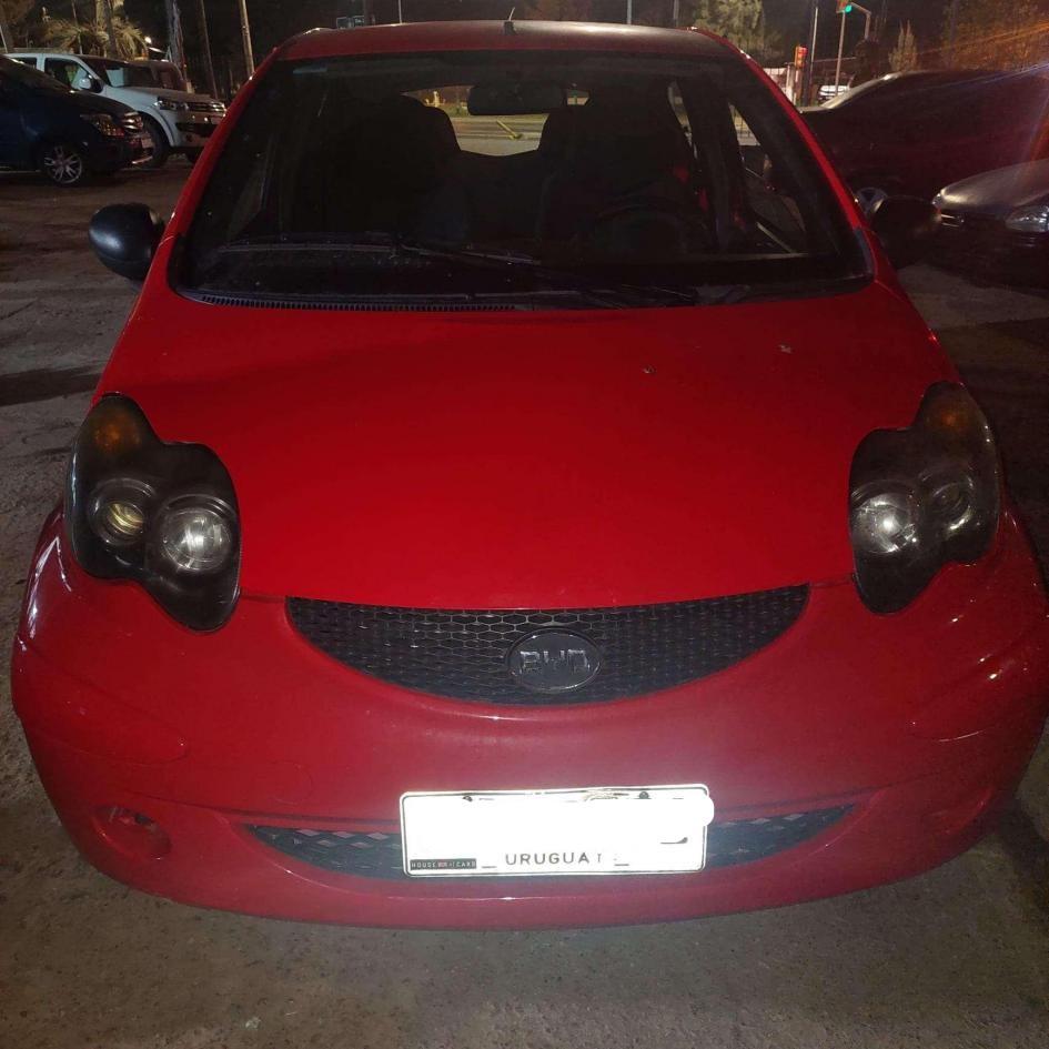 Automóvil recuperado en Barros Blancos Automóvil recuperado en Barros Blancos
