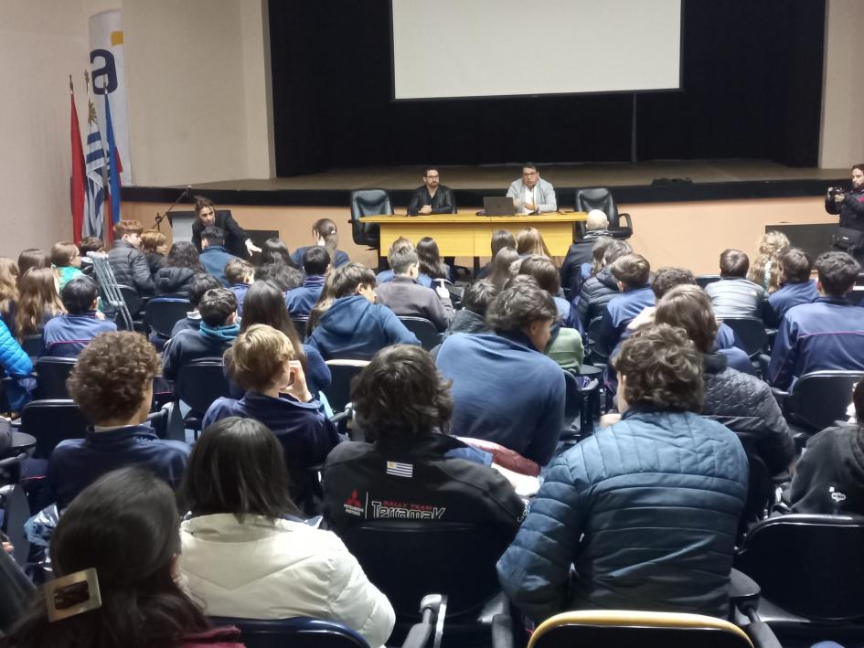 Vista de los alumnos en la charla Vista de los alumnos en la charla