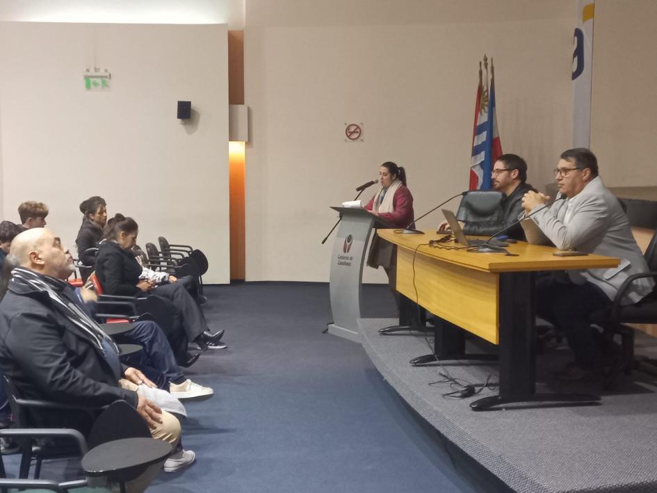 Vista de los dicientes y los alumnos en la charla Vista de los dicientes y los alumnos en la charla