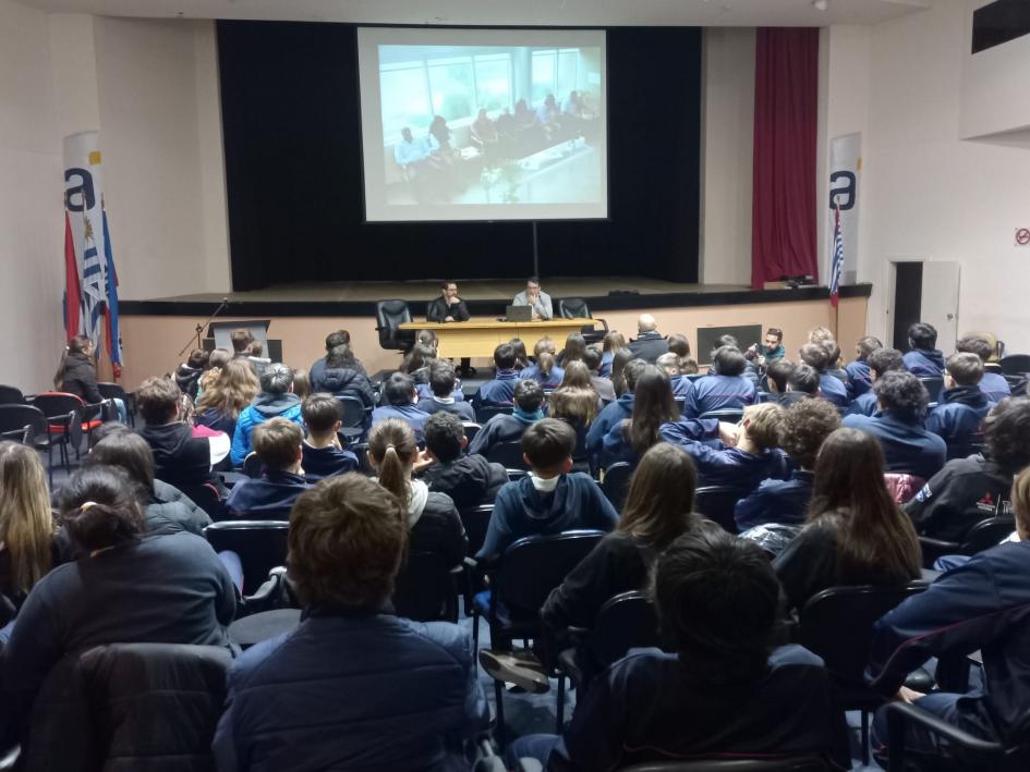 Vista de los alumnos en la charla Vista de los alumnos en la charla