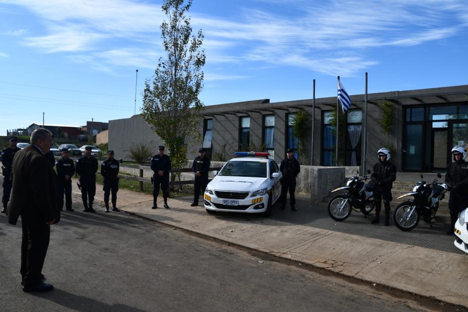Jefe de Policía de Rivera Jefe de Policía se dirige a los presentes