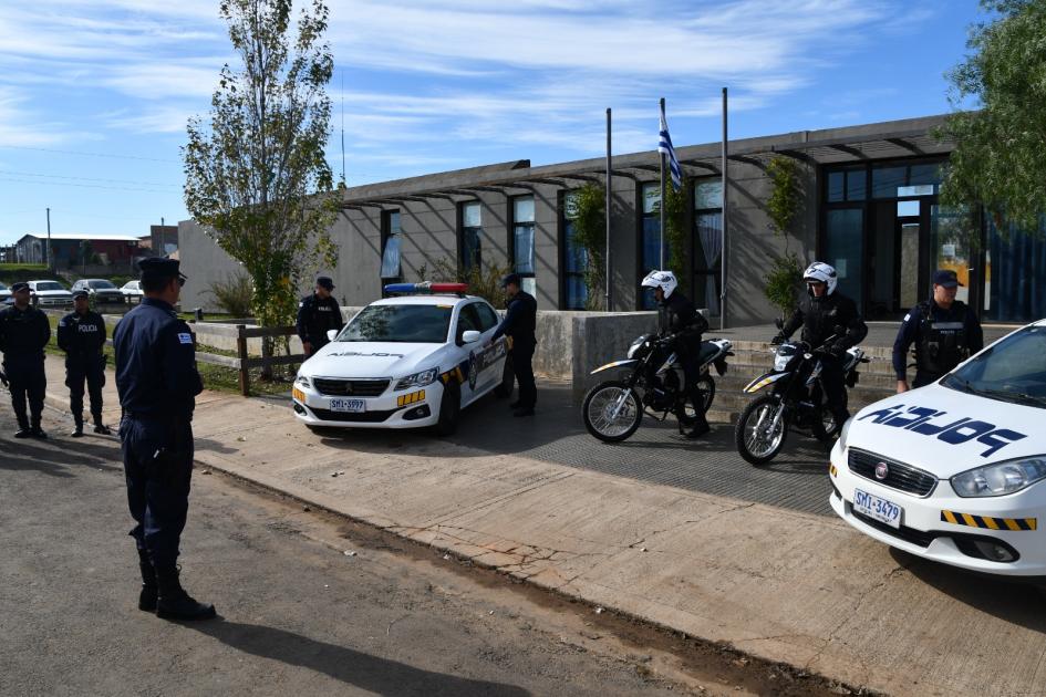 Encargado de URP dando partida al patrullaje Comisario encargado de la URP da inicio al patrullaje de las nuevas unidades al patrullaje