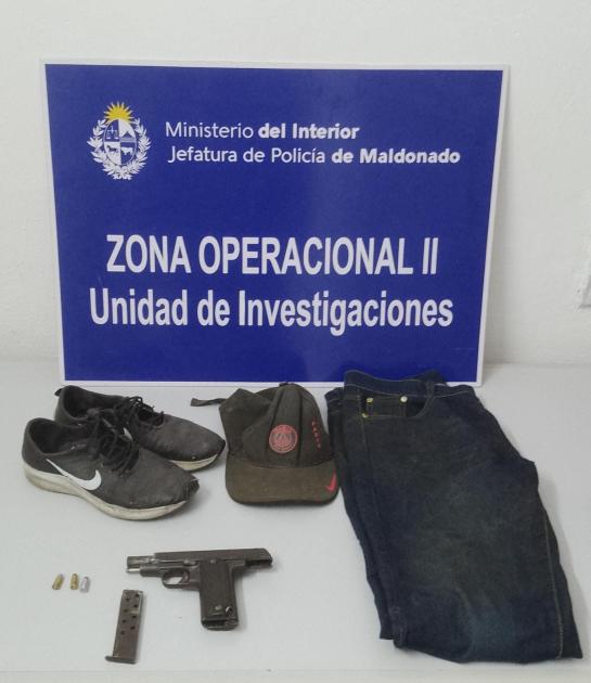 Incautacion de la Policia Championes, arma de fuego, gorro incautado por los efectivos