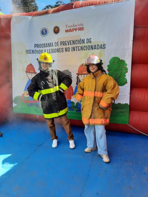 Equipo de protección Los visitantes pueden equiparse de bomberos