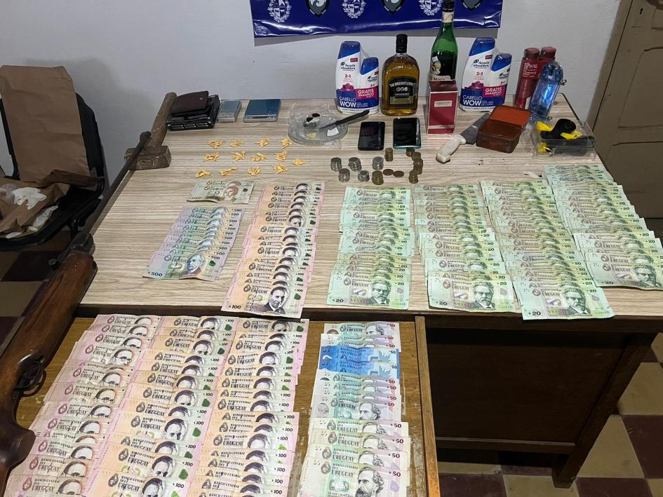 Dinero y objetos incautados Dinero y objetos incautados