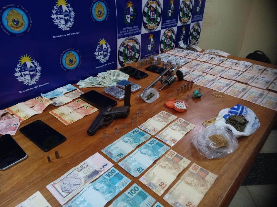 Incautación de drogas, armas y municiones Incautación de drogas, armas y municiones