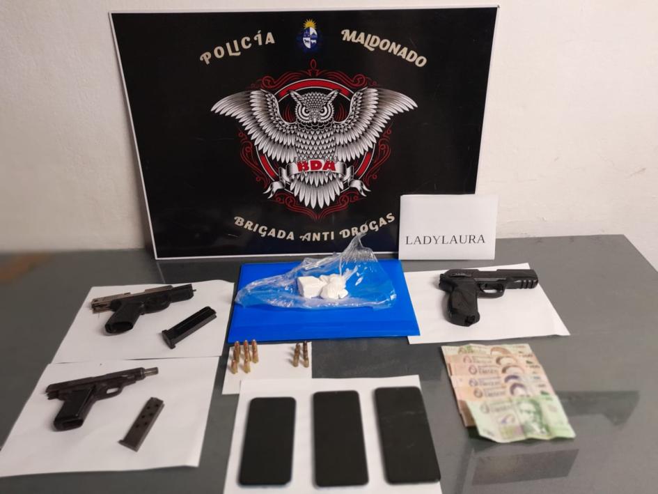 Incautación de operación "Ladylaura" Armas de fuego, dinero y celulares