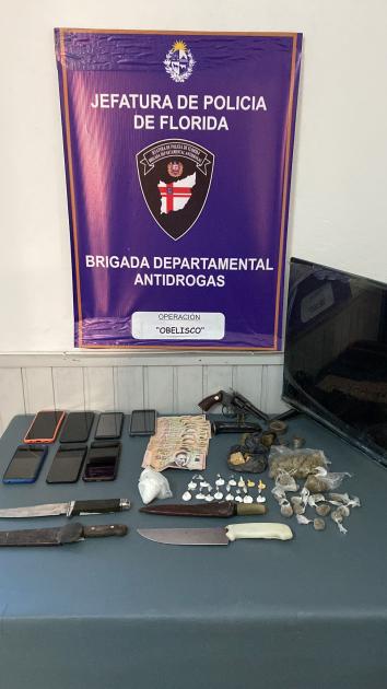 Armas, droga, dinero y celulares incautados Armas, droga, dinero y celulares incautados