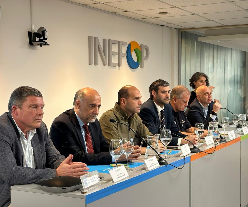 Ministros, director del INR y director de INEFOP Ministros, director del INR y director de INEFOP