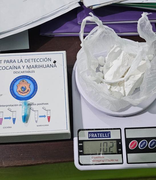 Pesaje y reactivo de cocaína Pesaje y reactivo de cocaína