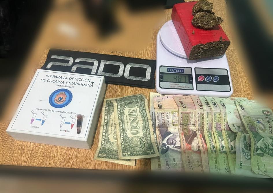 PADO interviene a pareja en Barrio el Fogón con marihuana prensada. Droga y dinero incautado.