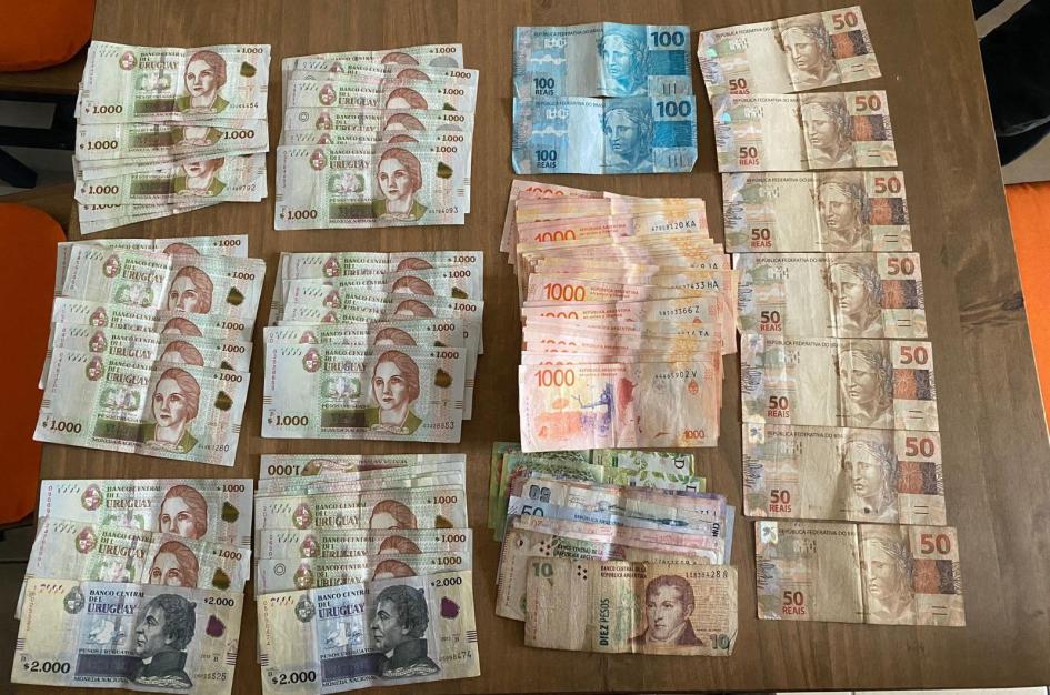 Parte del dinero incautado. Parte del dinero incautado.