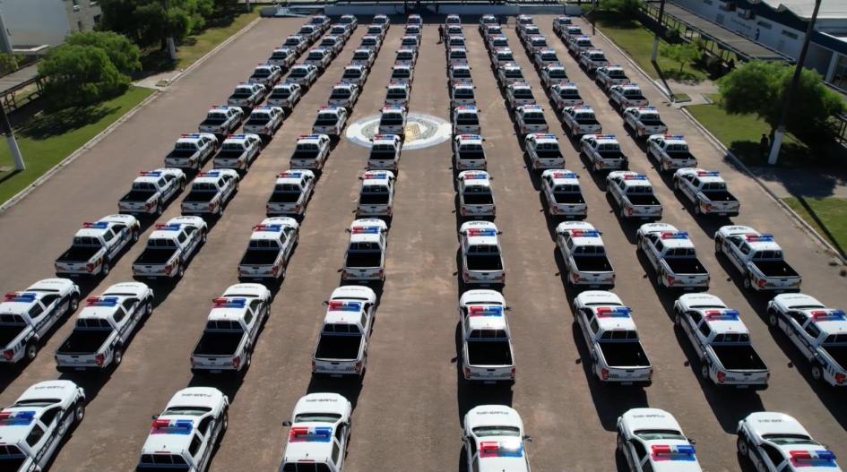 Ministerio del Interior hace entrega de más de 100 camionetas 